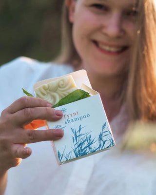 Tyrnishampoo, rauhoittava, tuuheuttava, hellävarainen hajusteeton palashampoo