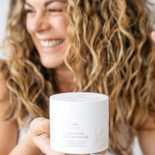 II-LAATU Curl Care 3 in 1 hoitoaine, Curly Girl metodiin, erityisesti taipuisalle ja kiharalle hiukselle, silikoniton, 98,3% luonnollista, vegaaninen, 200ml Hoitoaine Saaren Taika Ecolution