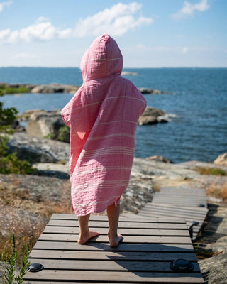 Lasten kylpyponcho Hamam Sulo Pinkki, pituus 71cm ja leveys 54,5cm, 100% puuvillaa - Saaren Taika Decor