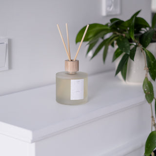 Huonetuoksu Metsä, lempeä havujen tuoksu, kesto n. 6-12kk, 200ml Huonetuoksu Saaren Taika Decor