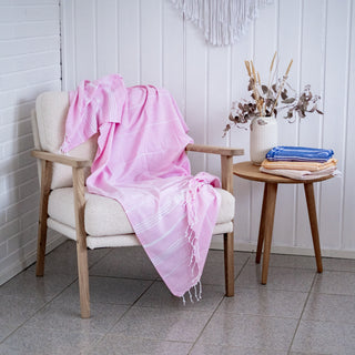 Hamam-pyyhe! Sulo Vaaleanpunainen, kierrätyspuuvillaa - Koko 95x180cm, 250g, 100% puuvillaa - Saaren Taika Decor