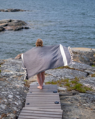 Saaren Taika suurikokoinen hamam pyyhe on imukykyinen, kevyt, pehmeä ja kuivuu nopeasti