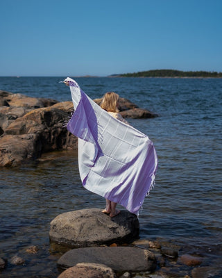 Saaren Taika suurikokoinen hamam pyyhe on imukykyinen, kevyt, pehmeä ja kuivuu nopeasti
