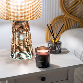 II-LAATU Tuoksukynttilä Jasmiini & Seetri [lyhyt sydänlanka], paloaika n. 45h, vegaaninen, palaa myrkyttömästi - Saaren Taika Decor Saaren Taika Decor