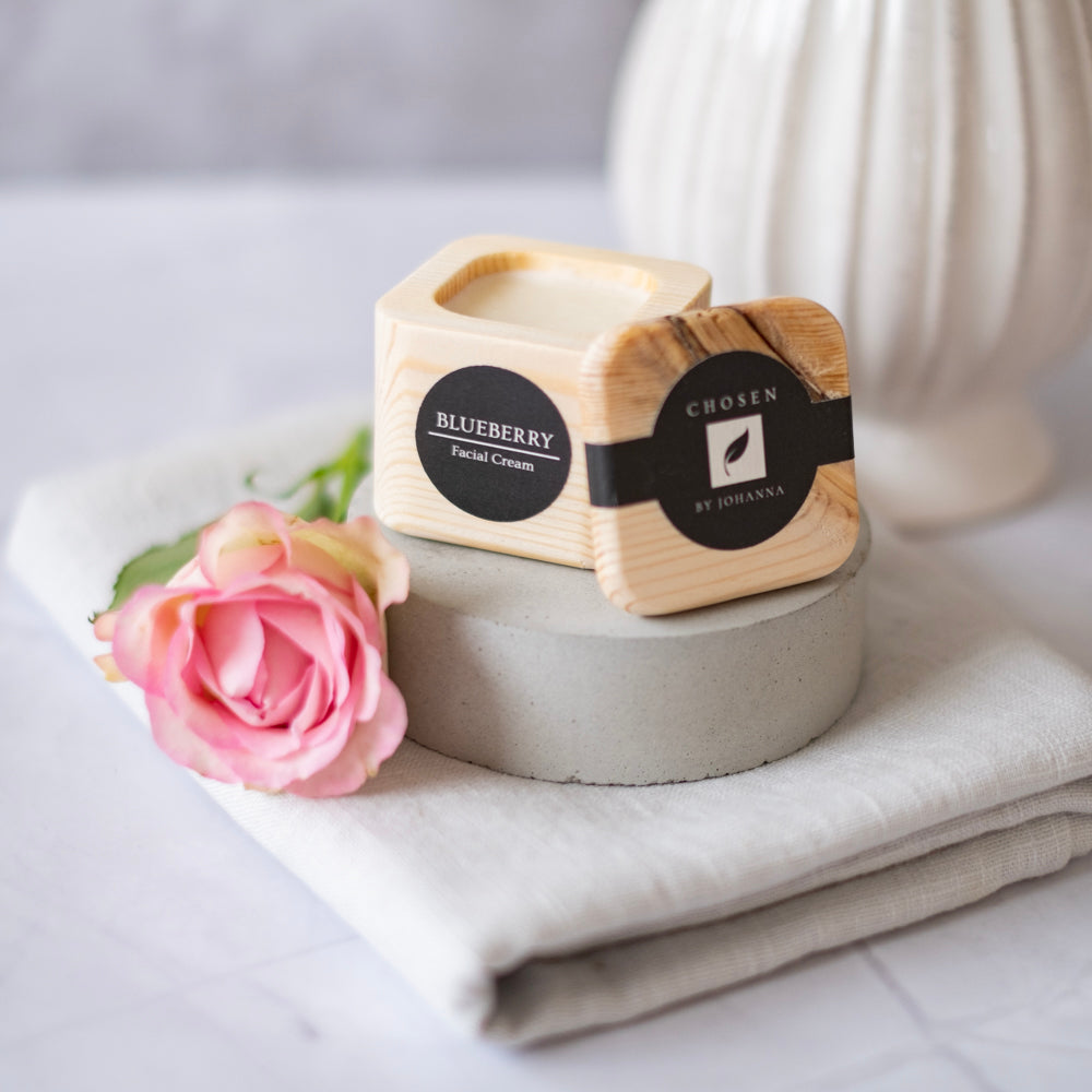 II-LAATU Mustikka kasvovoide, hillitsee punoitusta, tasoittaa sävyä, vähentää juonteita, 100% luonnollinen, vegaaninen, 30ml Sheavoide Chosen by Johanna